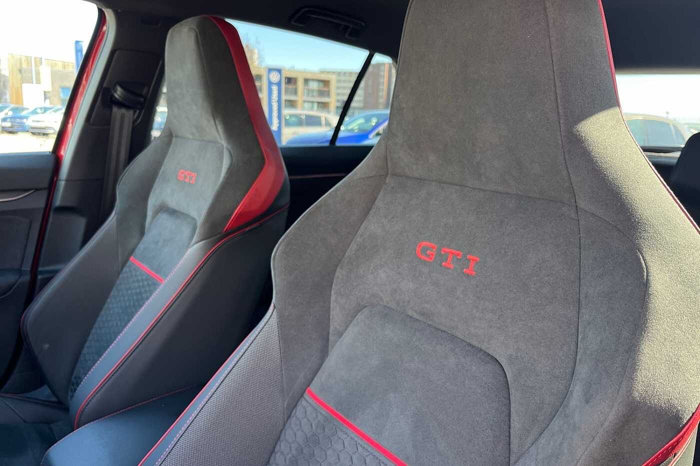 Volkswagen Golf GTI