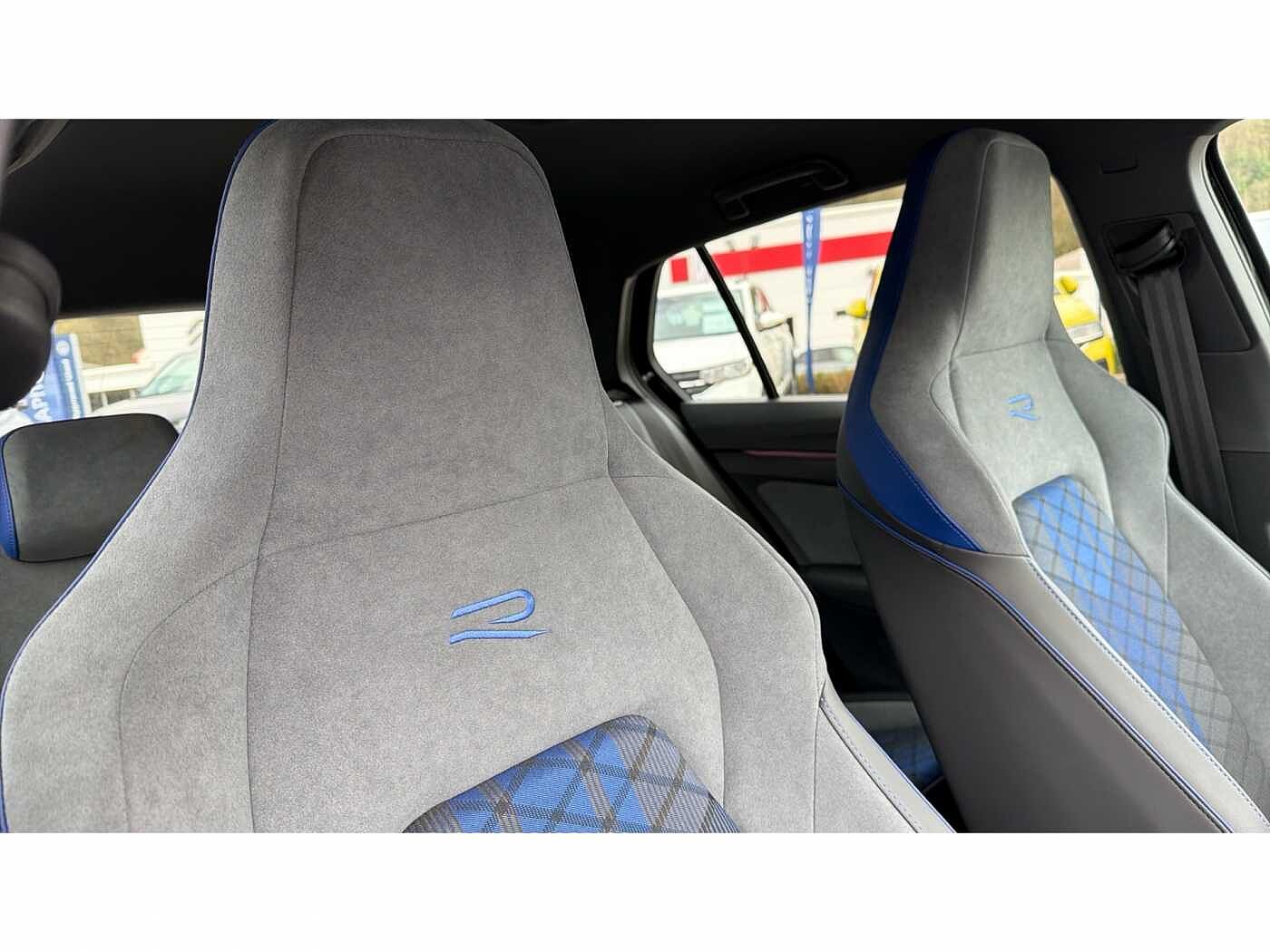 Volkswagen Golf R