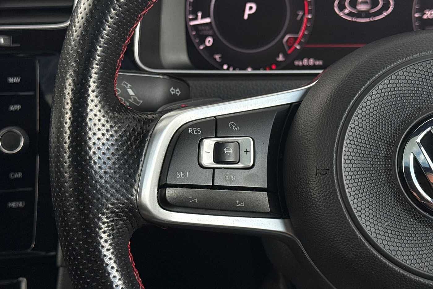 Volkswagen Golf GTI